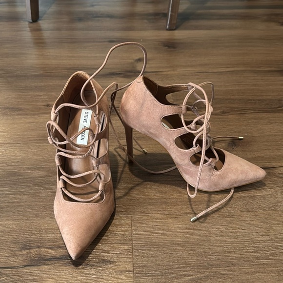 Woman's Tan Steve Madden Pointed Toe, Lace Up Heels. Size 8 - Picture 1 of 8